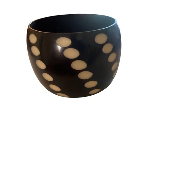 Vintage Black Resin Thick Bangle Bracelet Cream Oval Cutouts Tribal Vacation 7" - Picture 1 of 5